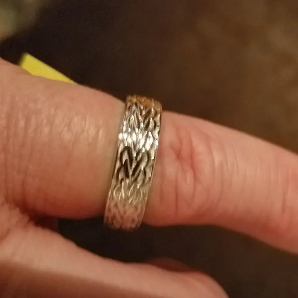 Sterling Silver Ring Size 6‎